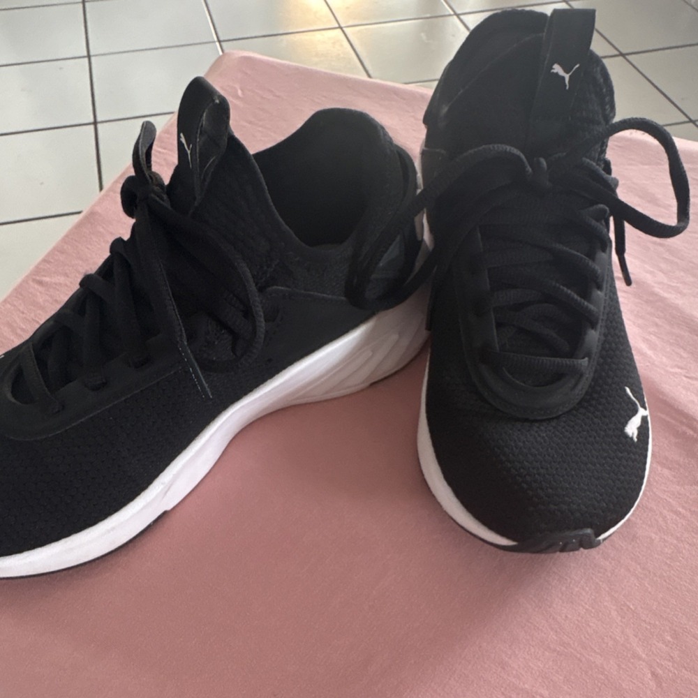 PUMA Womens Black White Athletic Sneakers Lace Up Low Top Running 377172-08 6